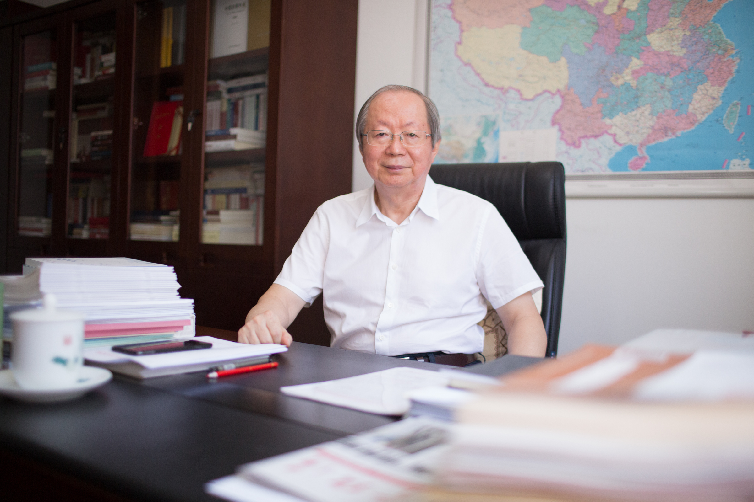 中國經(jīng)濟(jì)體制改革研究會(huì)會(huì)長、十二屆全國人大財(cái)經(jīng)委副主任委員、國家發(fā)展改革委原副主任彭森&nbsp; &nbsp;澎湃新聞?dòng)浾?權(quán)義 圖