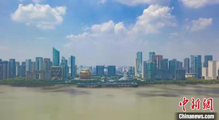 浙江杭州錢塘江畔?！⊥鮿?攝
